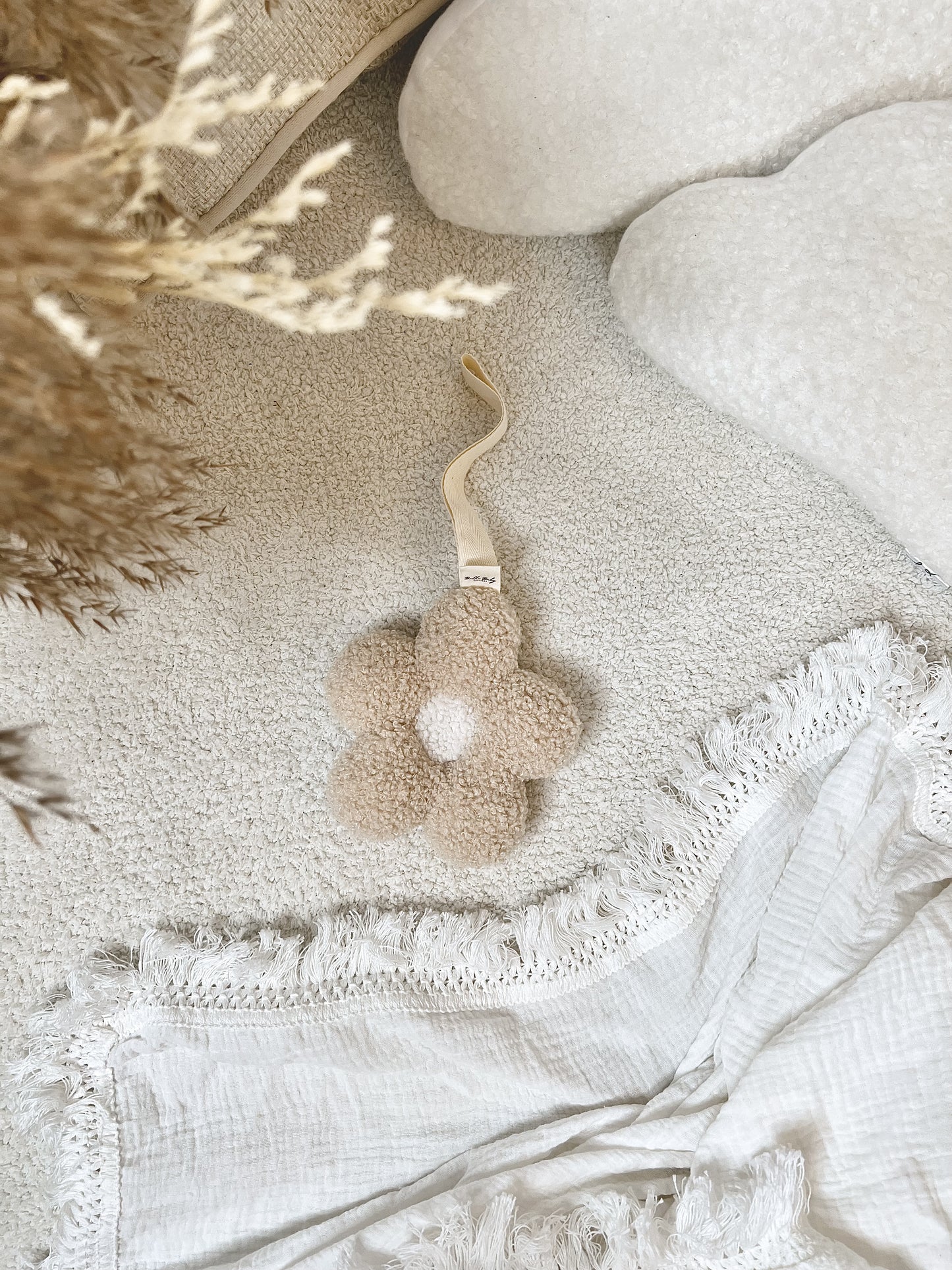 DUMMY HOLDER // CHAI DAISY