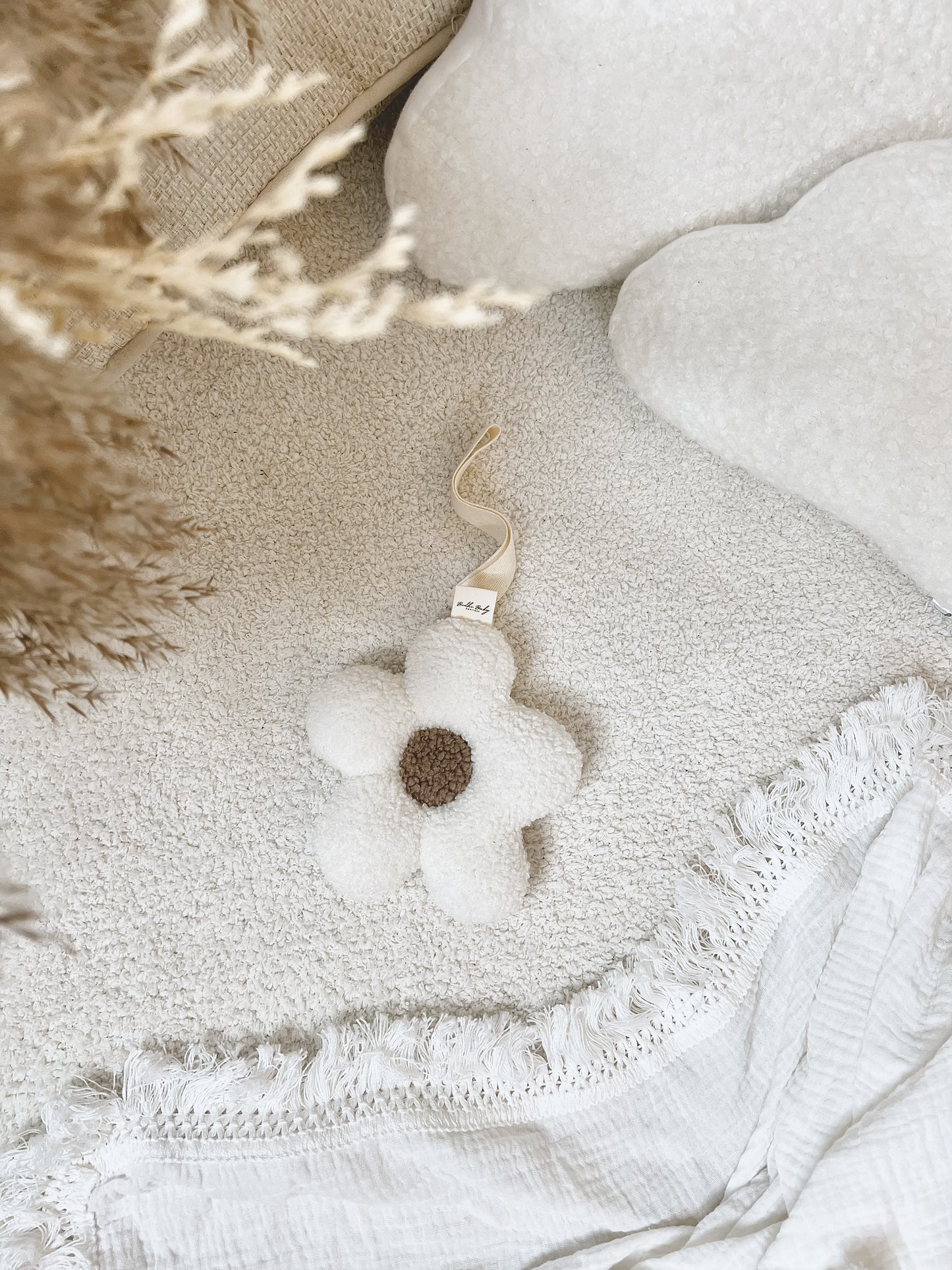 DUMMY HOLDER // MILK DAISY